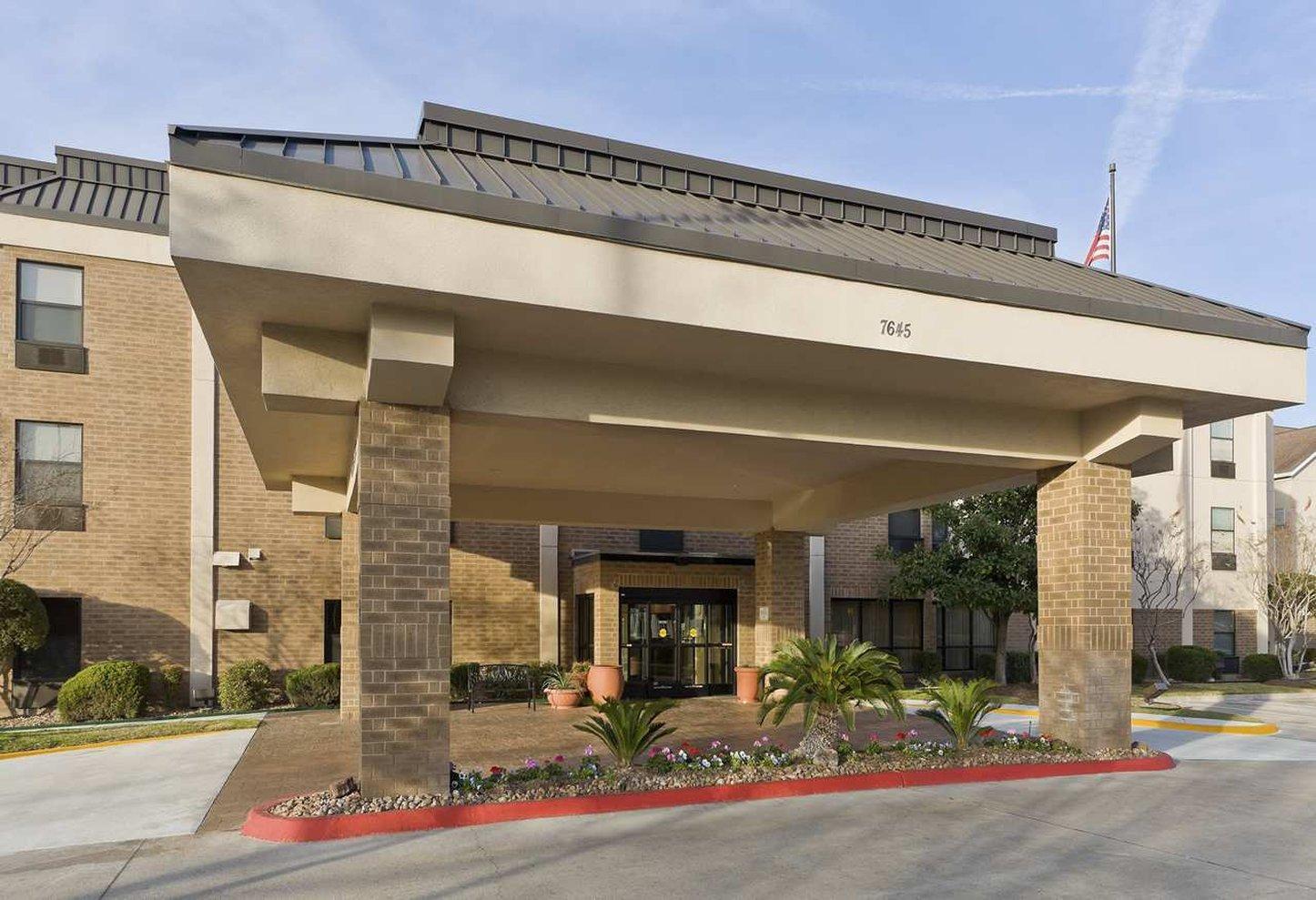 Hampton Willowbrook Mall